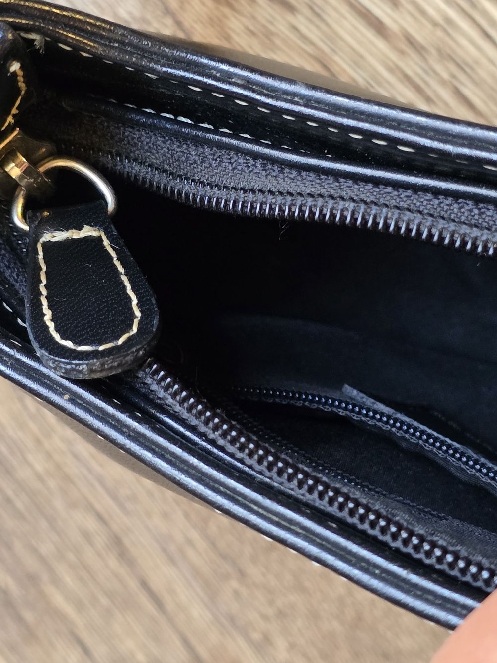 Liz Claiborne Mini Black Shoulder Bag - Picture 11 of 11